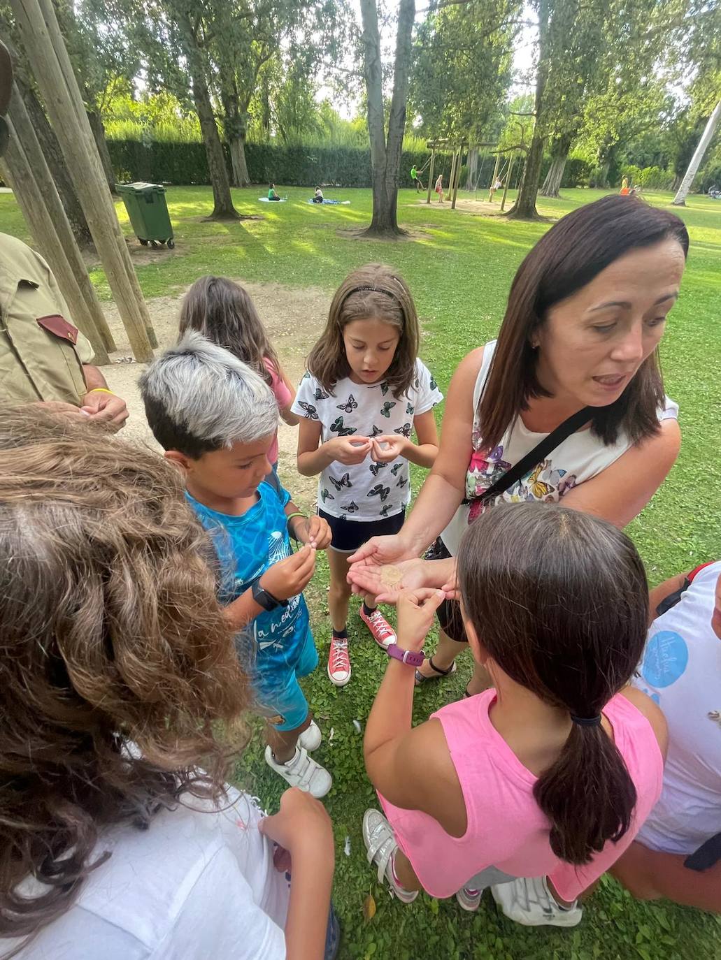 En ese espacio abierto y de la mano del Ayuntamiento de León se puede disfrutar de otra forma del verano: ahora participando en un escape street que hace las delicias de los más aventureros 