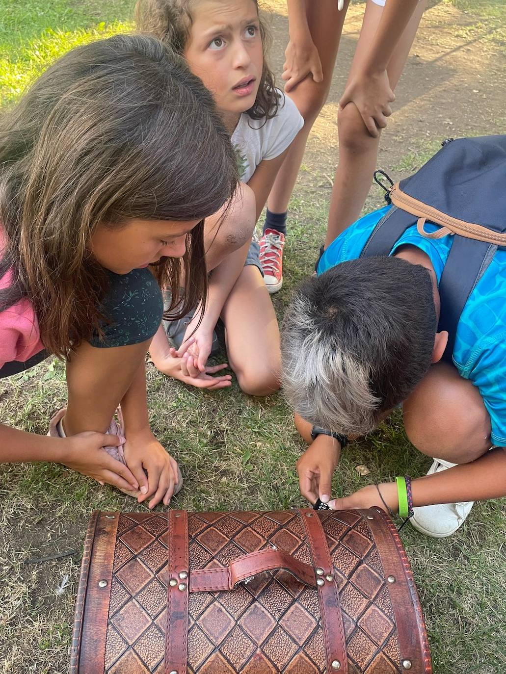 En ese espacio abierto y de la mano del Ayuntamiento de León se puede disfrutar de otra forma del verano: ahora participando en un escape street que hace las delicias de los más aventureros 