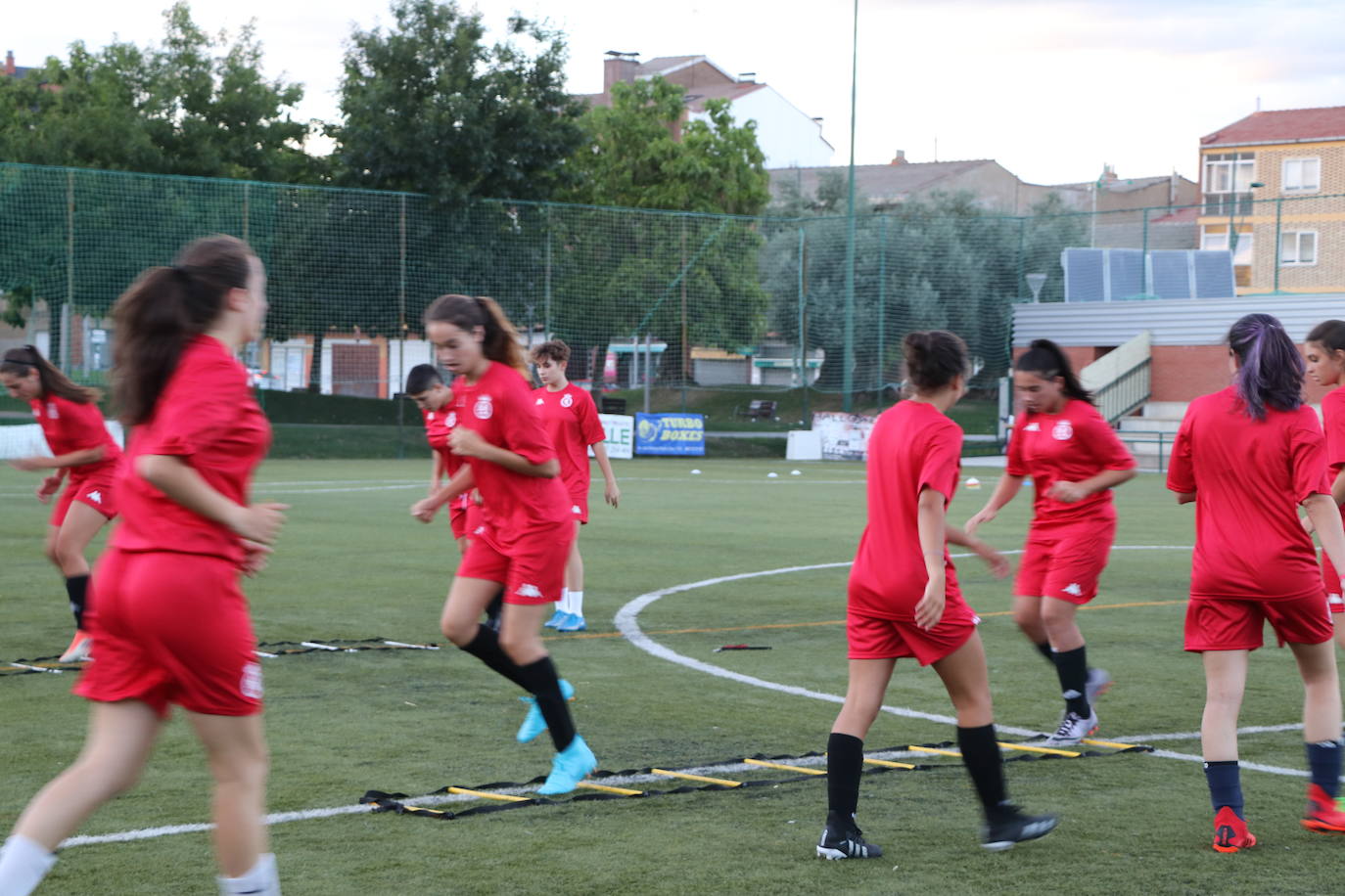 Imágenes del primer entrenamiento de la Cultural Femenina