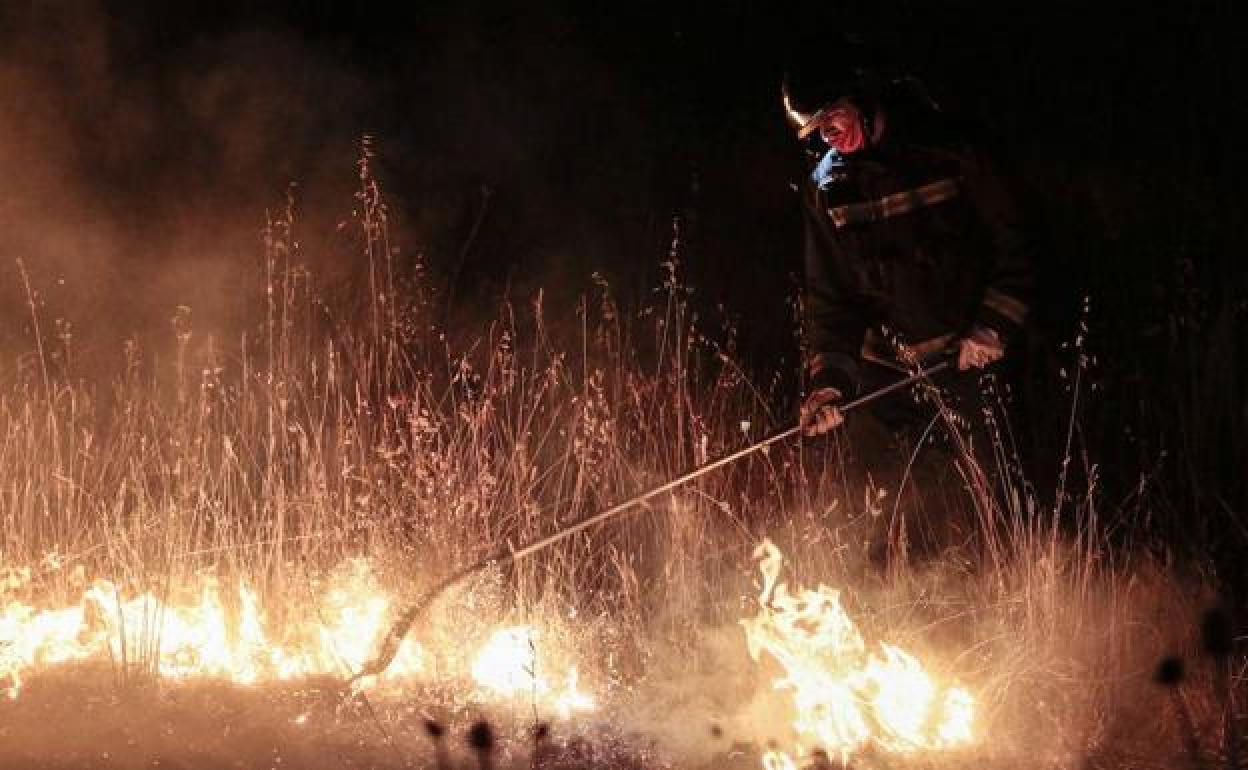 Imagen de archivo de un incendio en la provincia de León.