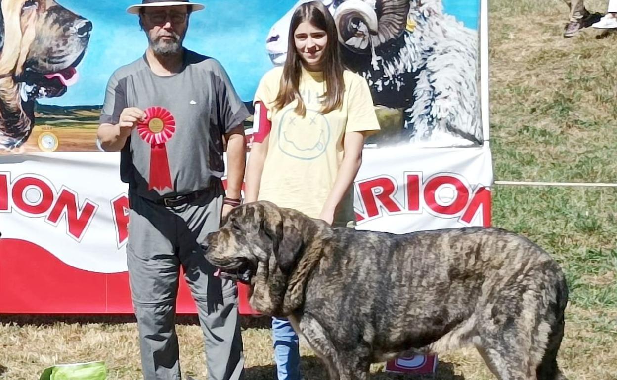 Uno de los campeones durante la exhibición realizada en la localidad de San Emiliano de Babia. 