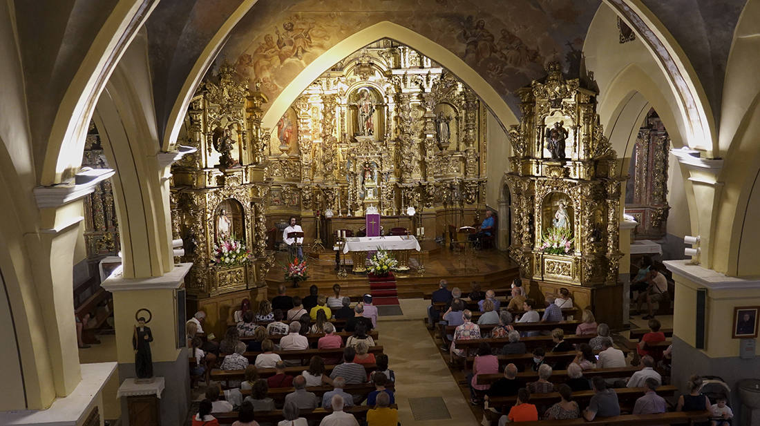 Torrent, a sus 96 años, deleitó a los asistentes con su maestría sobre las teclas de una de las joyas de la villa: su órgano ibérico del siglo XVII.