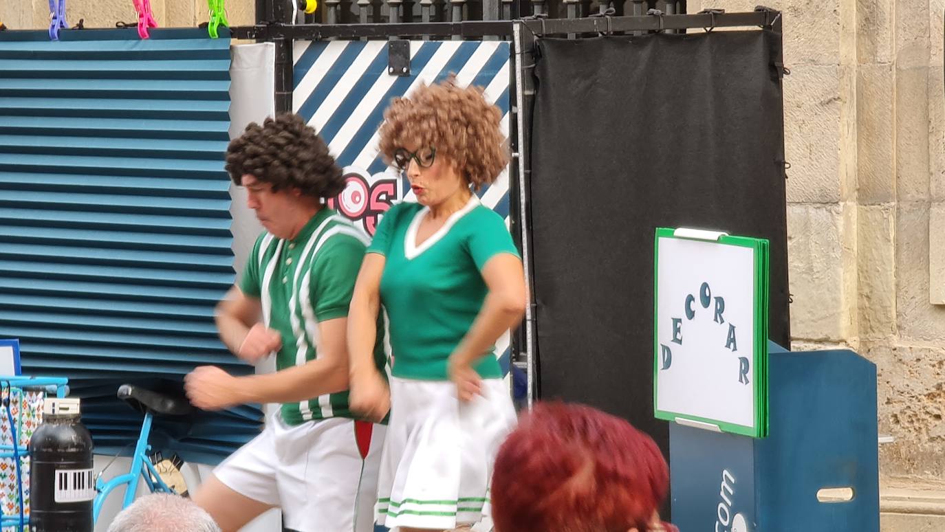 Cuando el circo vuelve al camino: Concedeclown, una pareja tremenda en León capital. El centro de la ciudad acoge un nuevo ciclo de 'Circo en el Camino' con ocho espectáculos de humor, fantasía y acrobacias que hacen las delicias a pie de calle. 'Los titirilelos', de la mano de Concedeclown, reestrenan esta cita urbana con enorme acogida. 