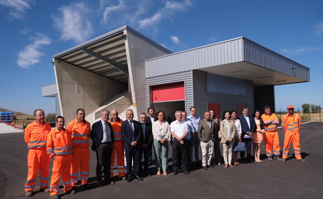 Visita al nuevo centro de conservación de carreteras en Olmillos de Sasamón (Burgos).