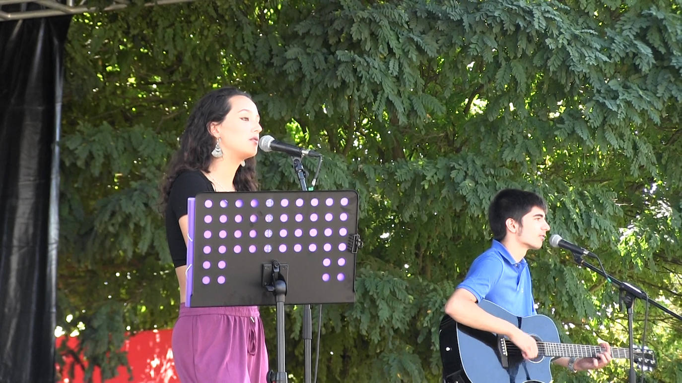 Decenas de asistentes al 'Movidaquilambre'.