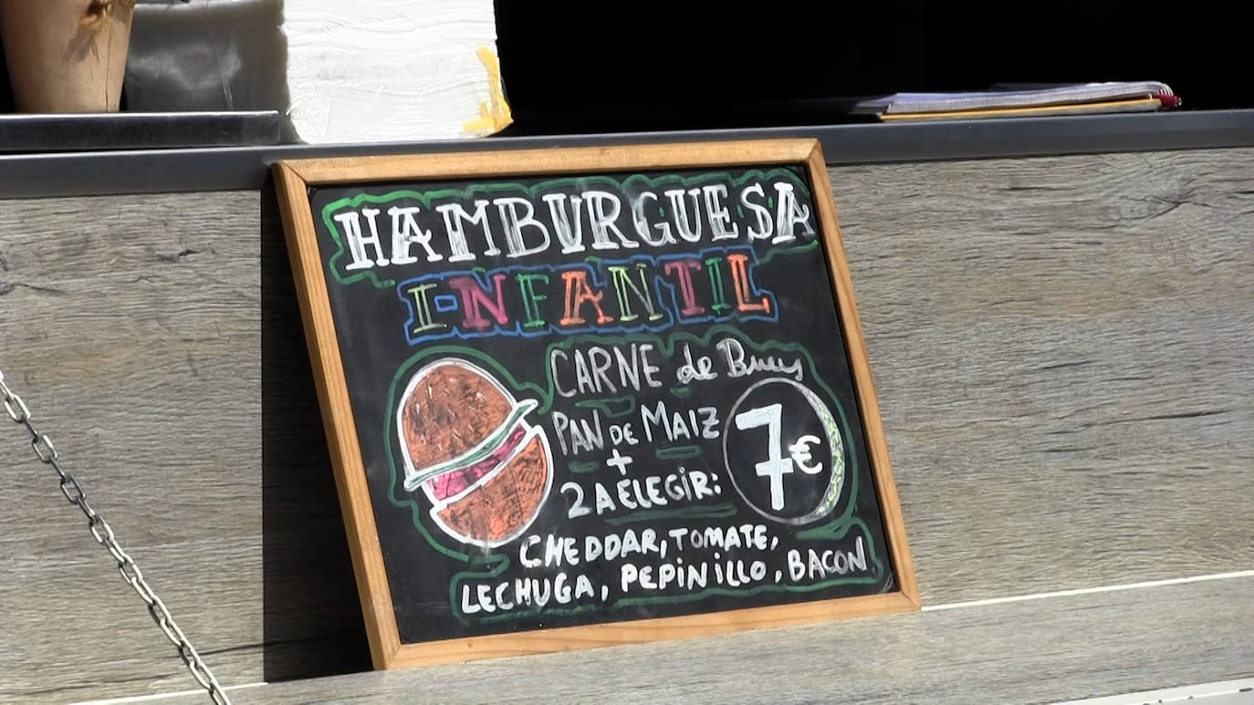 Decenas de asistentes al 'Movidaquilambre'.