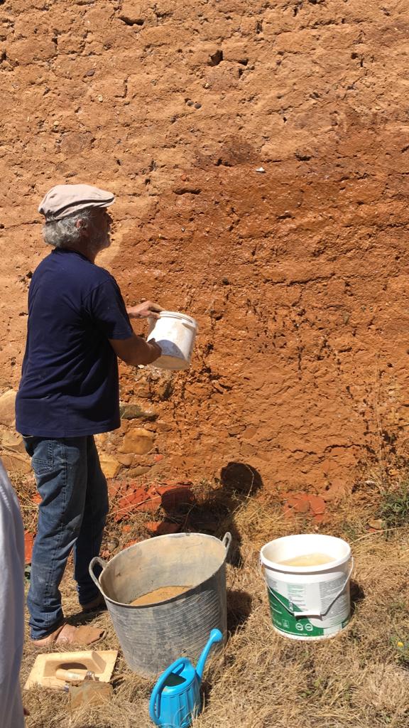 Ruiforco de Torío acoge un taller sobre la construcción tradicional con barro.