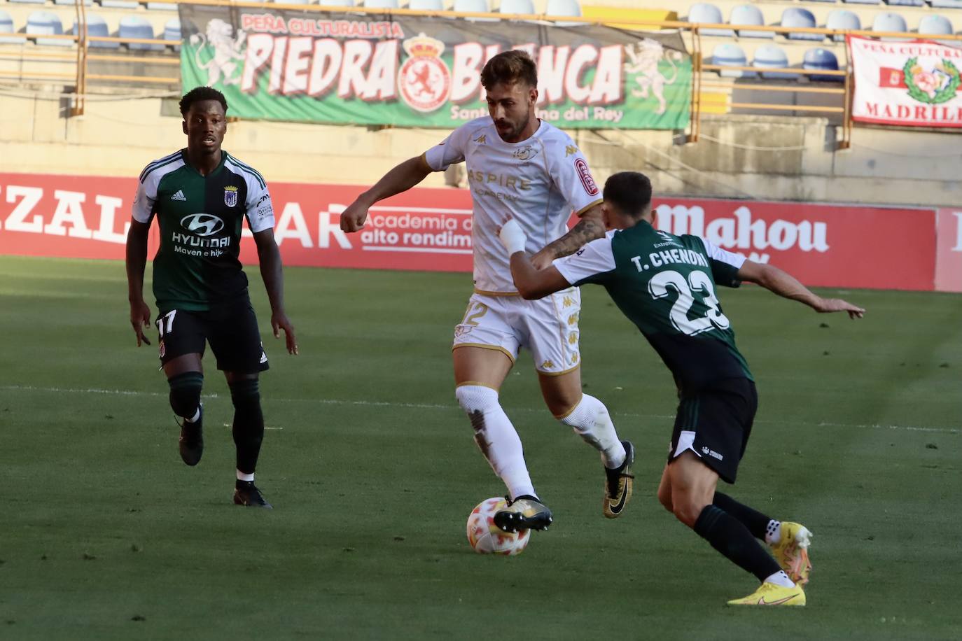 El Reino de León ha acogido la primera jornada de la Primera RFEF con el duelo entre la Cultural de Docampo y el Badajoz