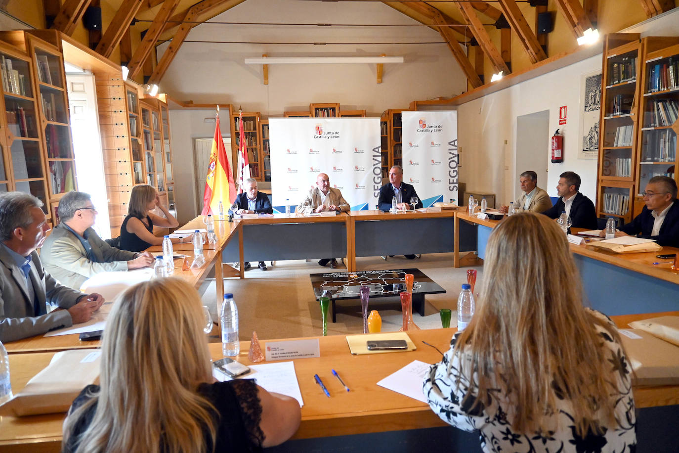 Jesus Julio Carnero junto a los delegados territoriales de la Junta.