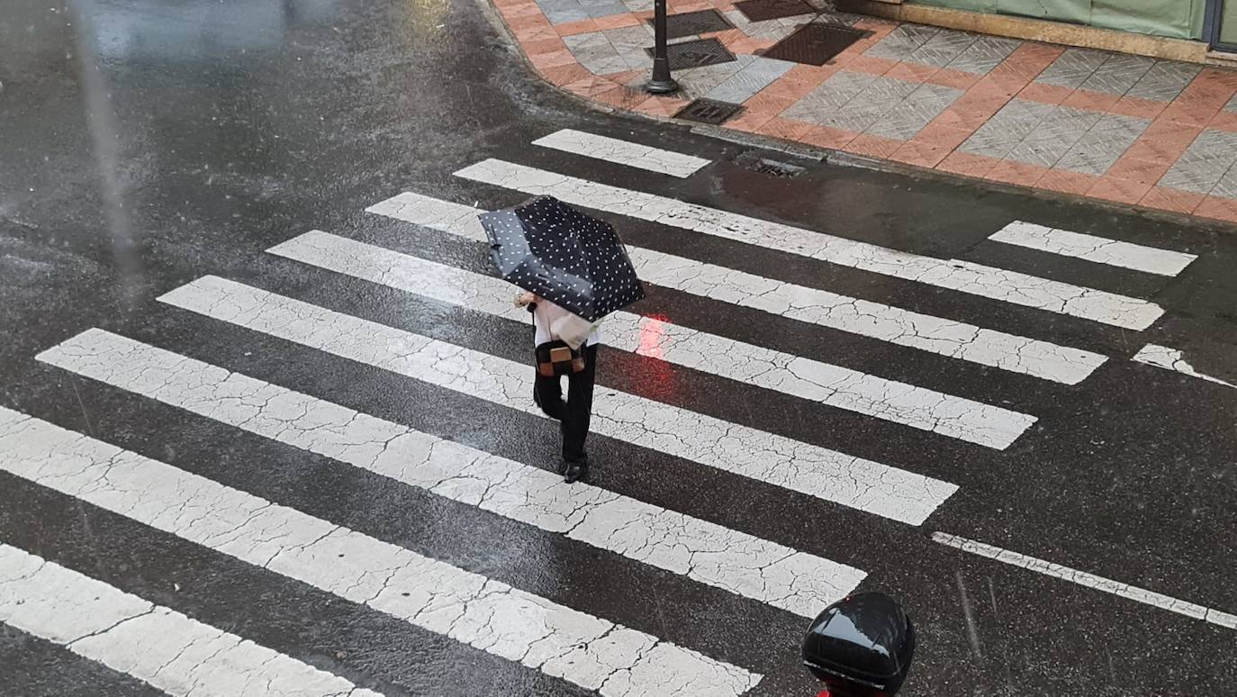 Imágenes de la lluvia este lunes 29 de agosto en León capital.