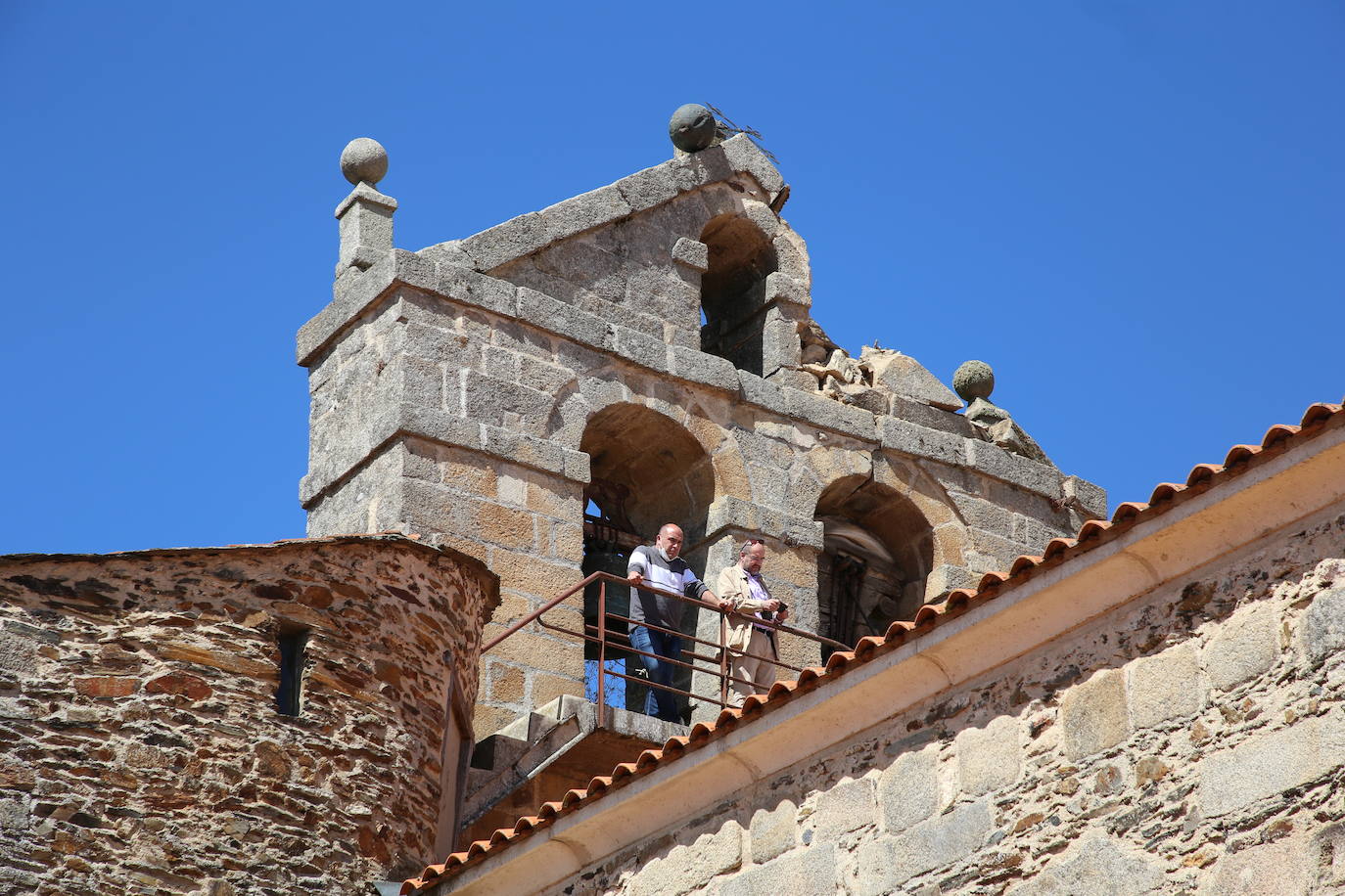 Así ha quedado la iglesia del siglo XIII de Alcañices (Zamora) en la que cayó un rayo la mañana de este lunes