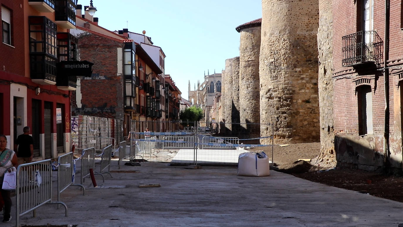 La Comisión de Patrimonio apoya una de las propuesta del Ayuntamiento de León que dejará visto el tramo de alzado de la muralla así como los cubos que rodean toda la calle Carreras 