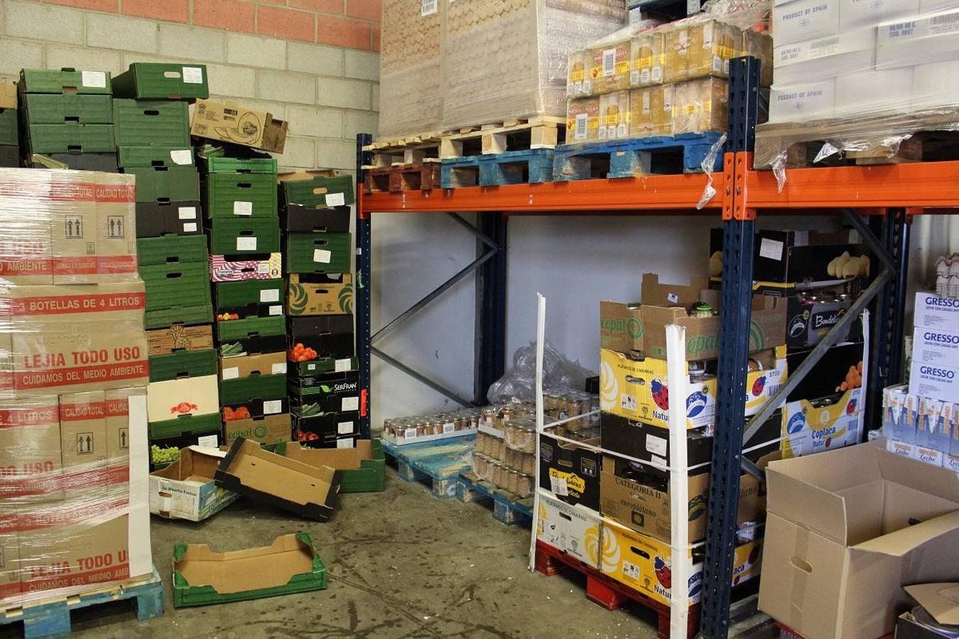 Productos en el almacén del Banco de Alimentos de León