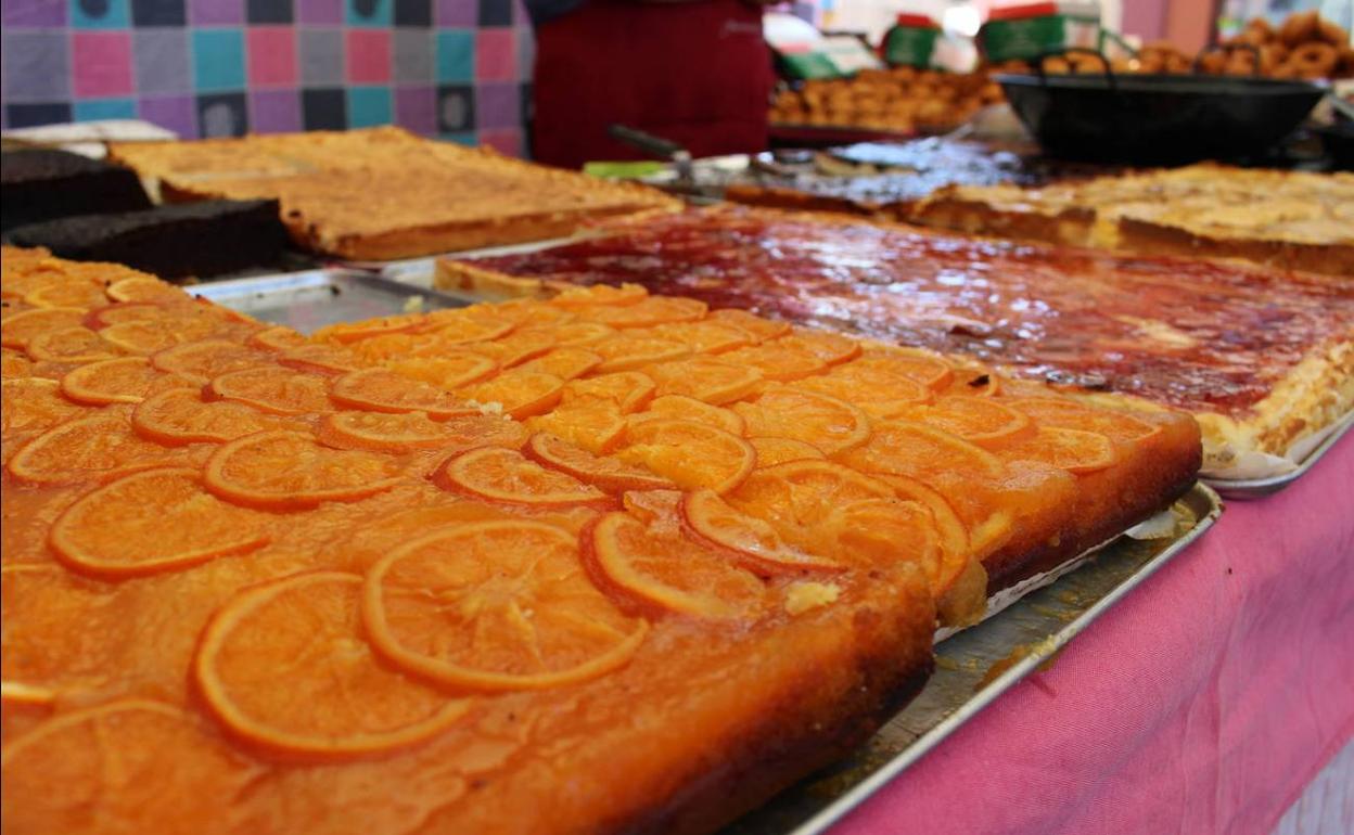 La Feria del Dulce vuelve a Benavides del Órbigo tras dos años de parón por la pandemia.