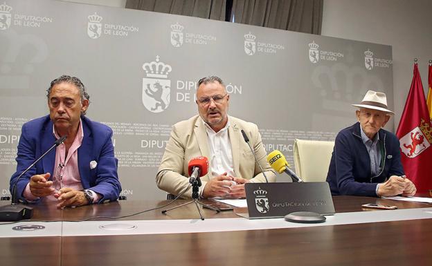 Matías Llorente, a la derecha, en la rueda de prensa de este miércoles en Diputación de León.