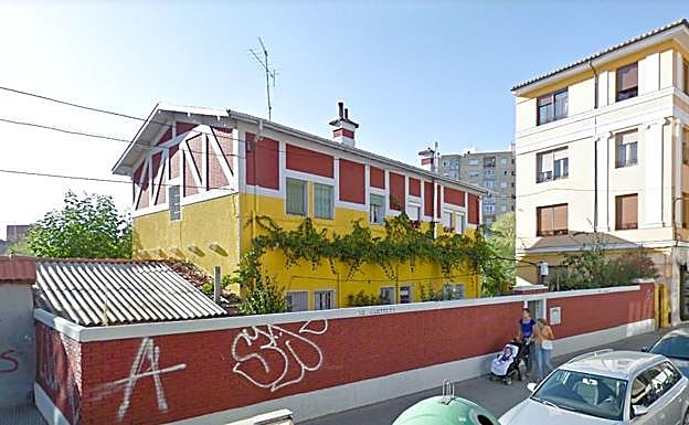 Imagen del viejo edificio ferroviario recuperada a traves de Google en 2009. 