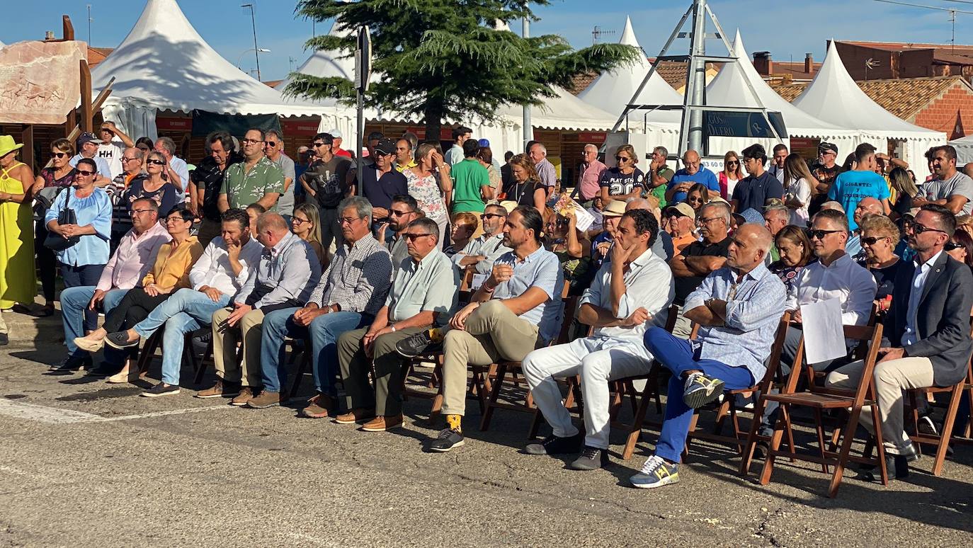 Este viernes se ha inaugurado el tradional evento que este fin de semana vuelve tras la pandemia a la capital del Páramo para celebrar su 61 edición | Santa María se muestra como un escaparate único en maquinaria, el sector agrícola y ganadero, artesanía y alimentación.