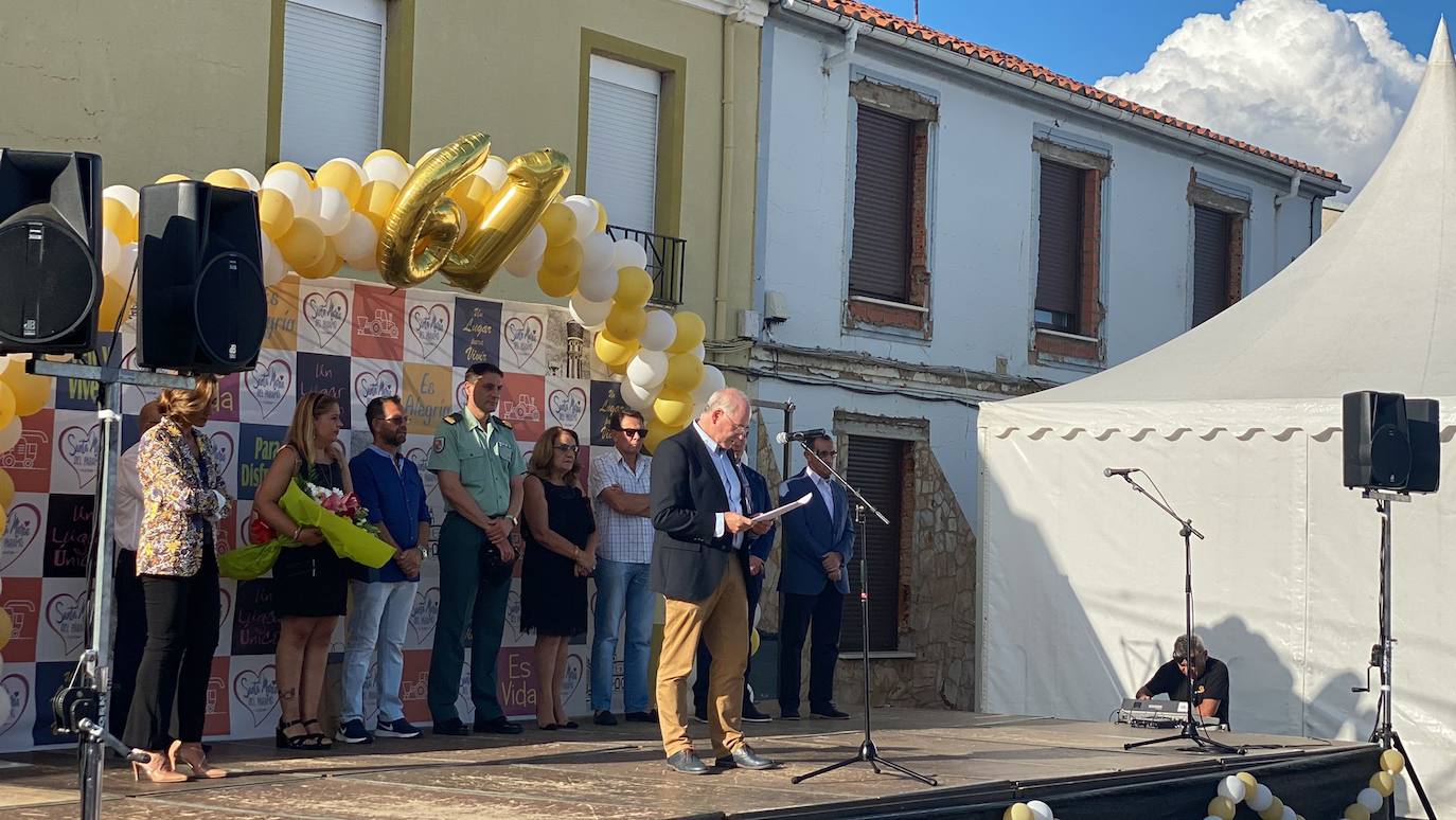 Este viernes se ha inaugurado el tradional evento que este fin de semana vuelve tras la pandemia a la capital del Páramo para celebrar su 61 edición | Santa María se muestra como un escaparate único en maquinaria, el sector agrícola y ganadero, artesanía y alimentación.