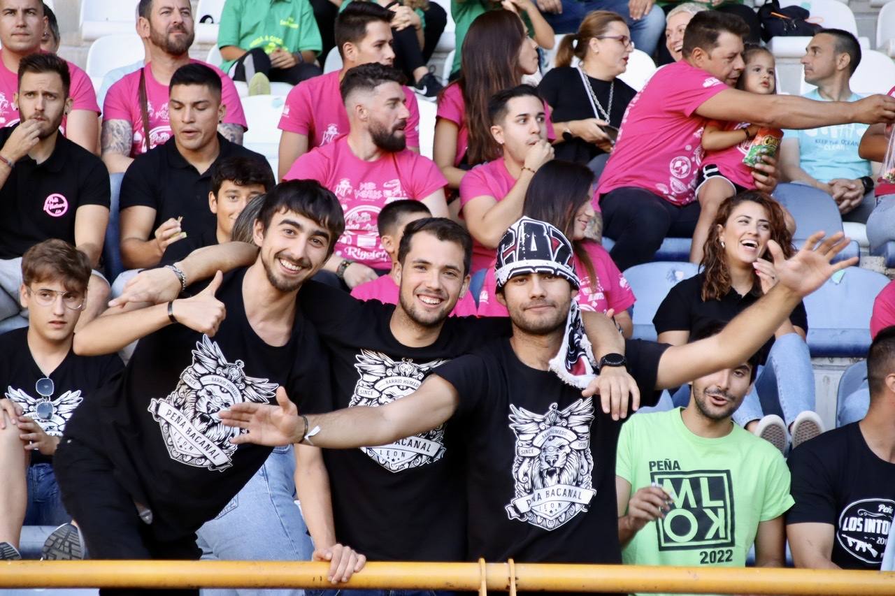 Nunca había ocurrido algo así. Y difícilmente volerá a suceder. A las 21:00 horas (hora catarí) miles de espetadores de Catar se congregaban ante sus televisores: juega su selección, la anfitriona en la Copa del Mundo. Y al otro lado, León, una tierra distante más de 5.000 kilómetros y en la que curiosamente una academia local (Aspire) es la propietaria del club. El fútbol une culturas.