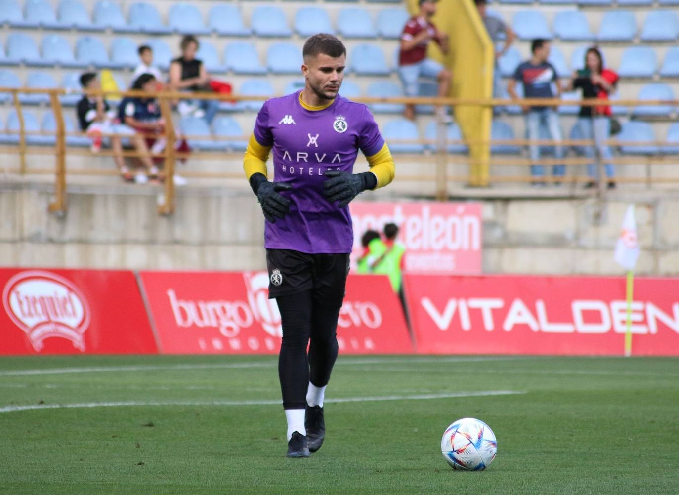 Nunca había ocurrido algo así. Y difícilmente volerá a suceder. A las 21:00 horas (hora catarí) miles de espetadores de Catar se congregaban ante sus televisores: juega su selección, la anfitriona en la Copa del Mundo. Y al otro lado, León, una tierra distante más de 5.000 kilómetros y en la que curiosamente una academia local (Aspire) es la propietaria del club. El fútbol une culturas.