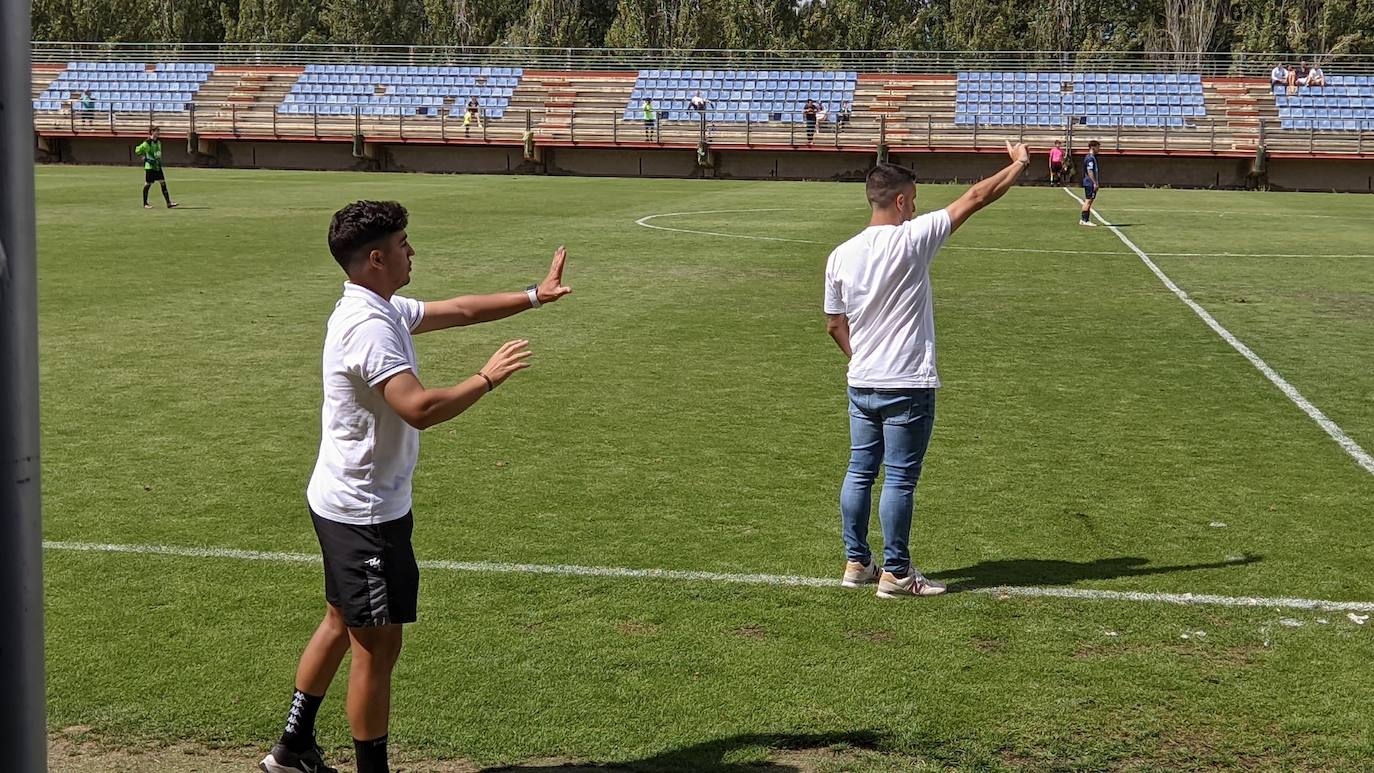 Uno de los instantes de juego del Cultural Leonesa VS Sporting Hortaleza. 