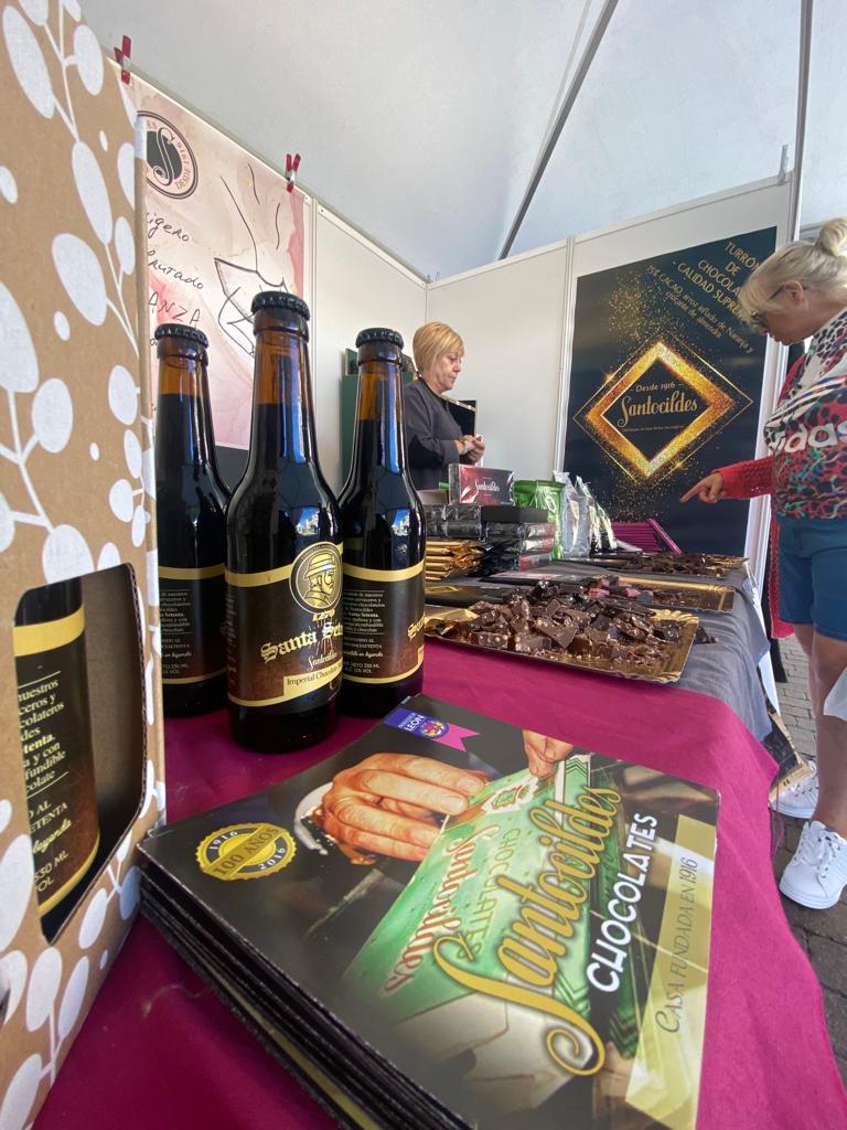 La localidad del Órbigo celebra por todo lo alto la XV edició nde la Feria del Dulce, una cita que vuelve tras la pandemia | Una treintena de expositores hacen las delicias durante este primer fin de semana de septiembre de vecinos y visitantes que disfrutan también de la música, los talleres y las degustaciones 