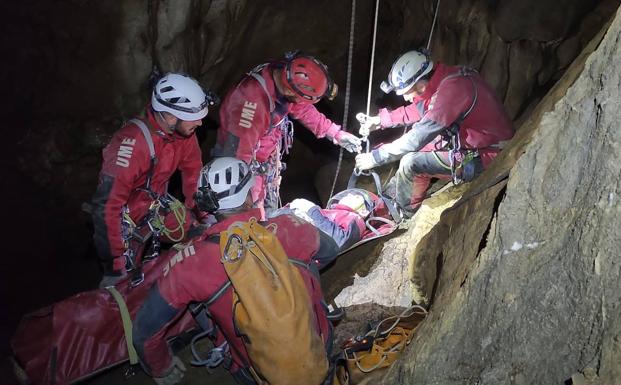 Un equipo de la UME participará en un ejercicio de rescate en cuevas.