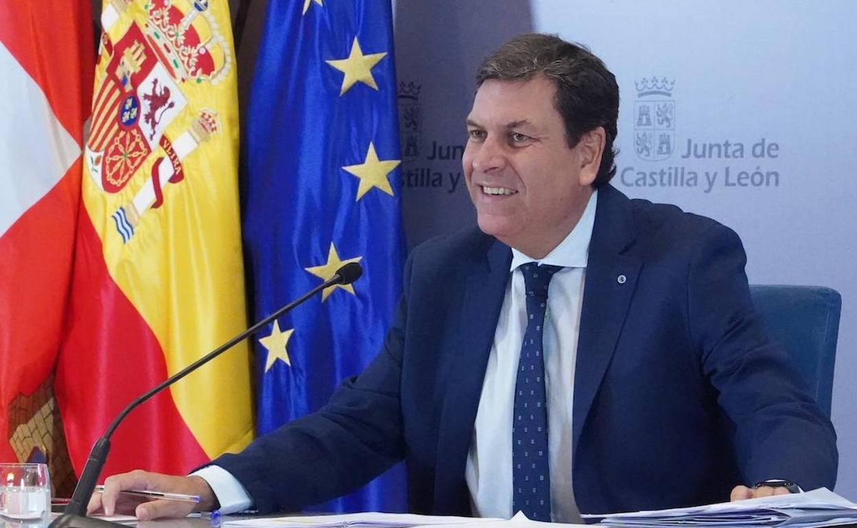 El consejero de Economía y Hacienda y portavoz de la Junta de Castilla y León, Carlos Fernández Carriedo, comparece en rueda de prensa posterior al Consejo de Gobierno..