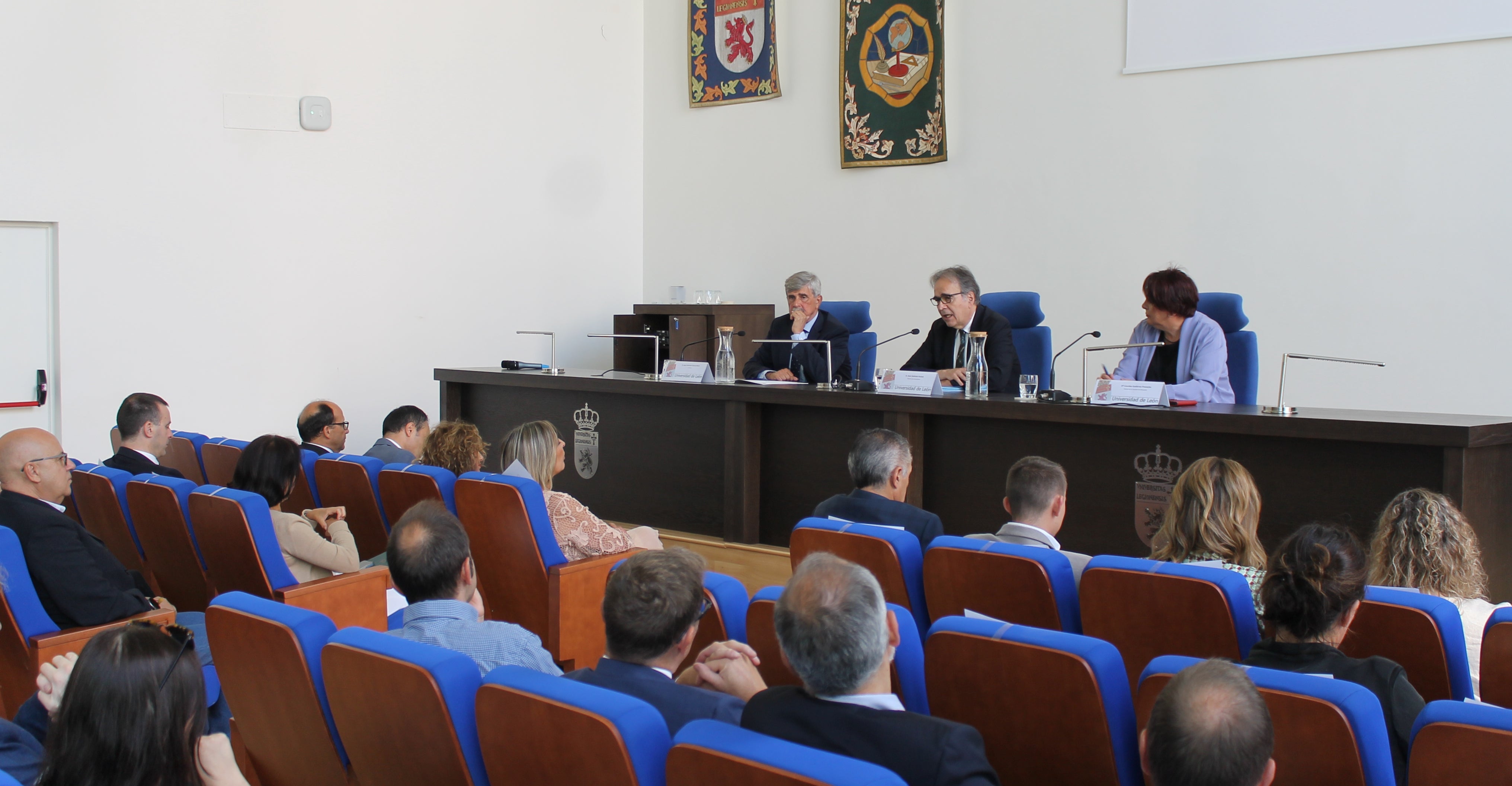 Joan Subirats abordó la importancia de la Universidad en el medio rural en su ponencia en la Universidad de León