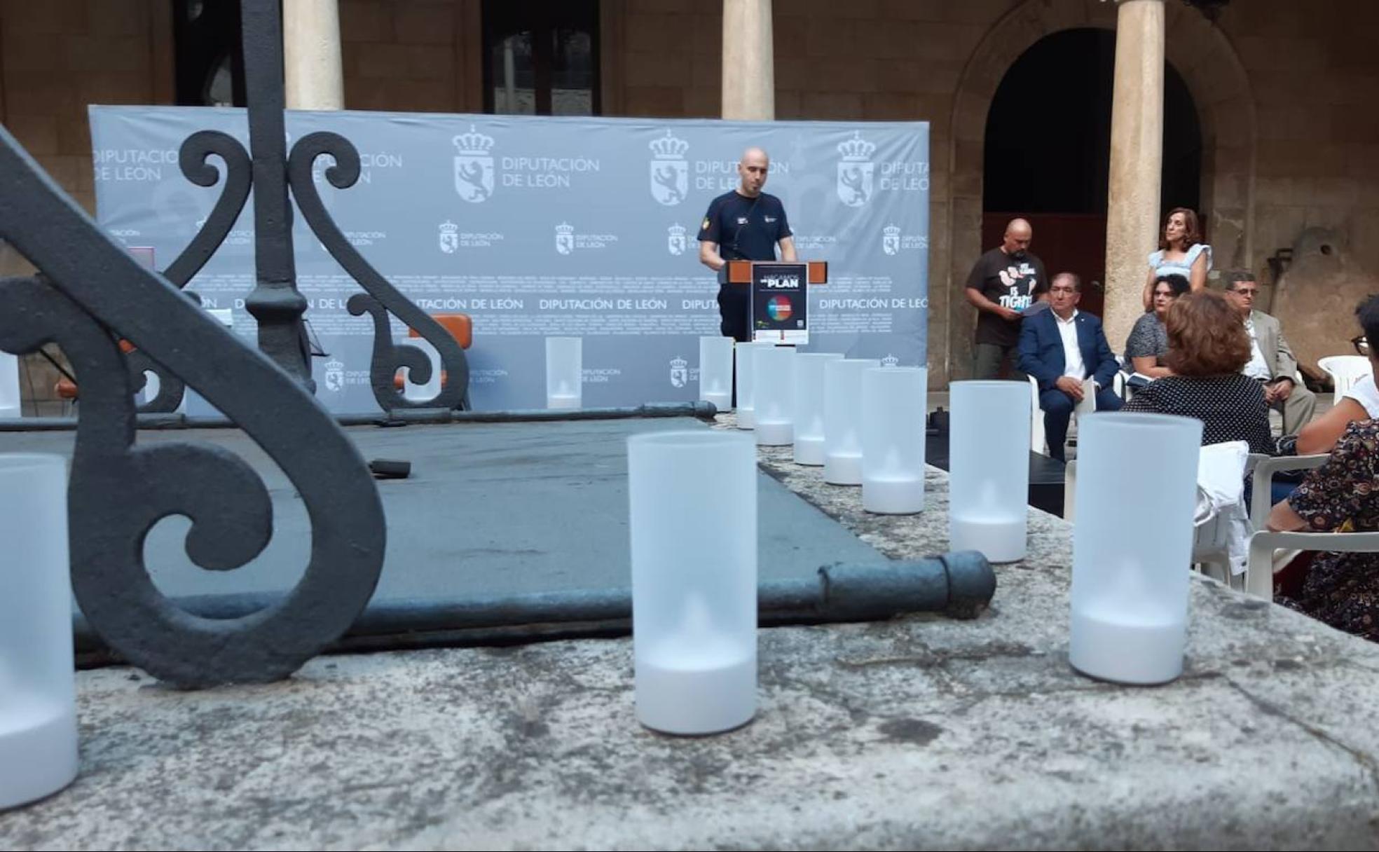 Imagen del acto organizado por el Teléfono de la Esperanza en la Diputación de León. 