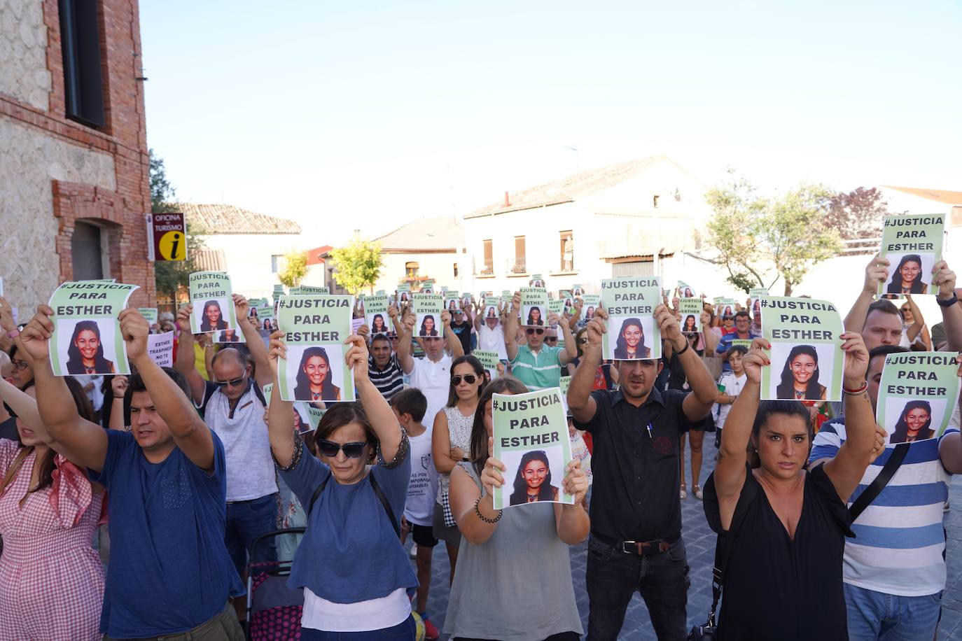 Los vecinos de la localidad vallisoletana piden que ese esclarezca el caso de la joven asesinada.