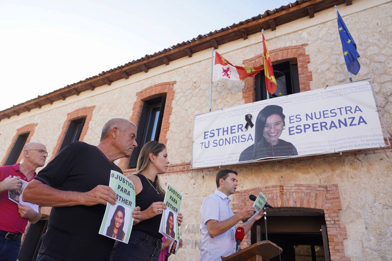 Los vecinos de la localidad vallisoletana piden que ese esclarezca el caso de la joven asesinada.