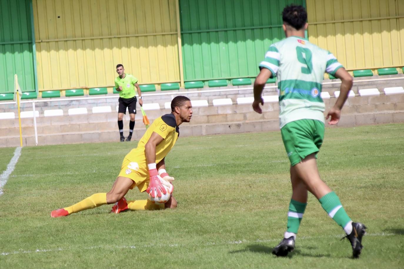 La Virgen y Atlético Bembibre protagonizaron el primer duelo provincial de la temporada