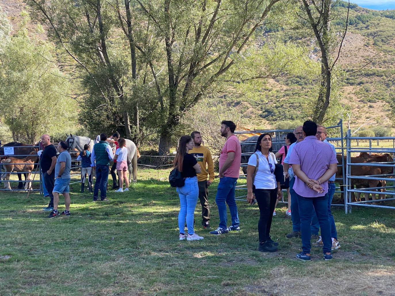 La localidad leonesa celebra las Fiestas del Cristo donde la feria ganadera, la artesanía y los pendones toman el protagonismo