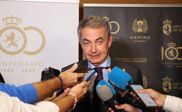 El presidente del Gobierno, José Luis Rodríguez Zapatero, este lunes en la gala de la Cultural. 