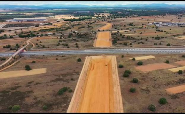 Imagen aérea del ramal ferroviario que llegará a la planta. 