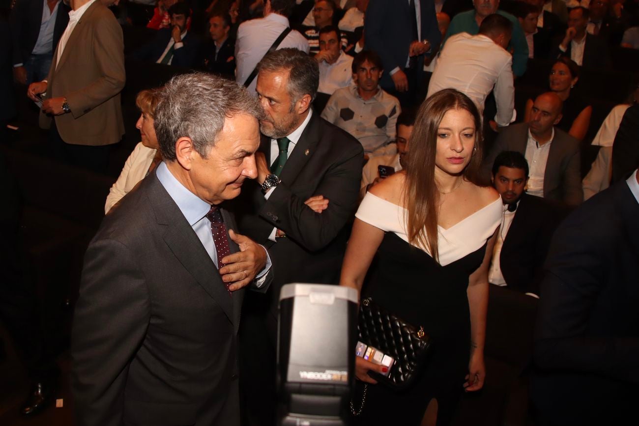 La Cultural celebra la presentación de sus actos del centenario en una multitudinaria gala celebrada en el Auditorio Ciudad de León. 