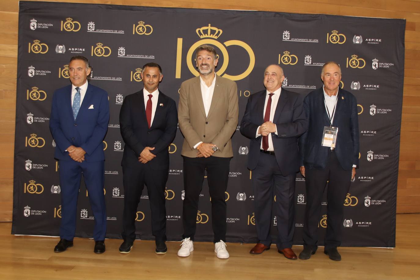 La Cultural celebra la presentación de sus actos del centenario en una multitudinaria gala celebrada en el Auditorio Ciudad de León. 