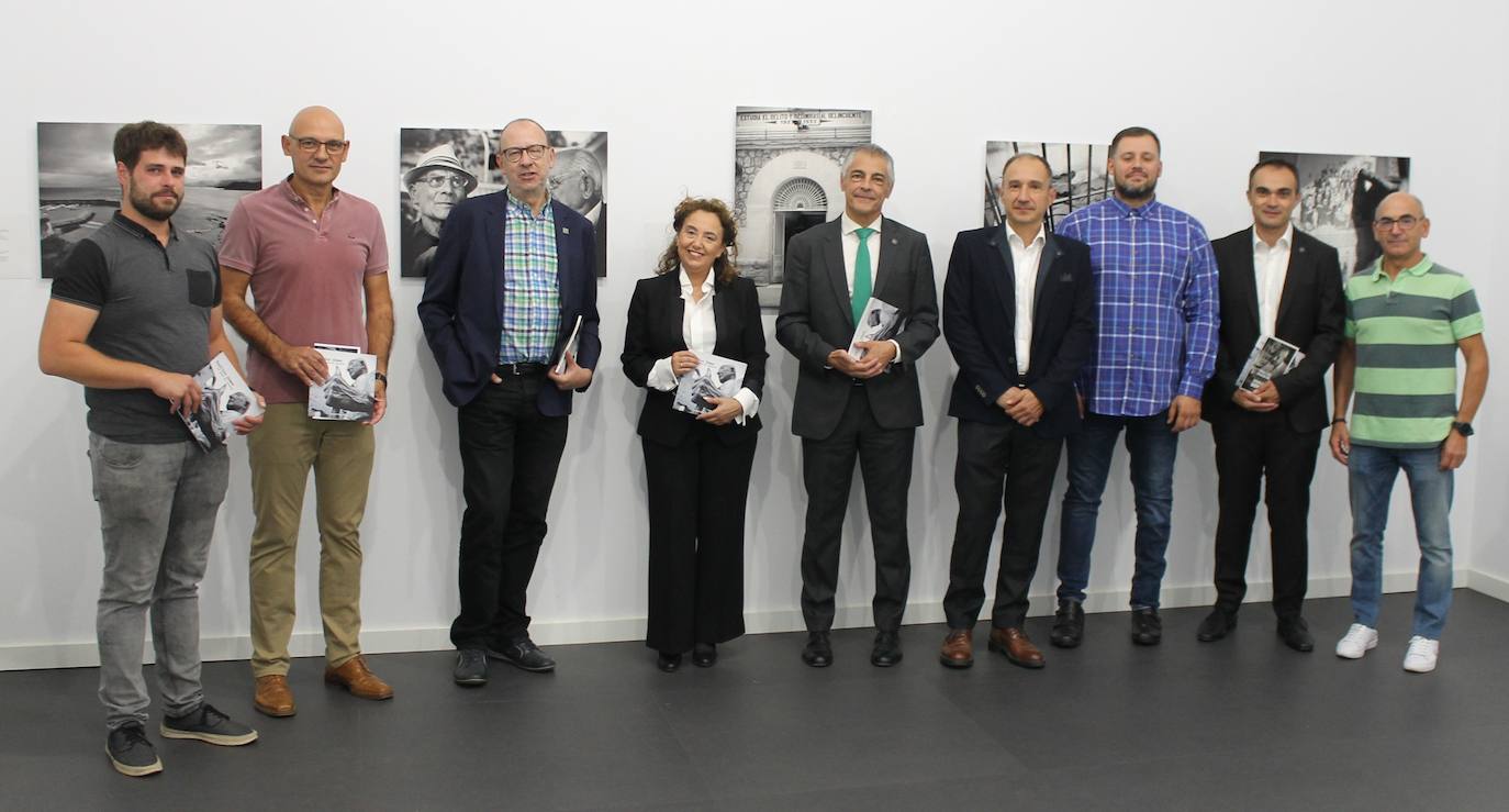 La exposición 'El eco de la conciencia: tras los pasos de Aquilino Gómez'