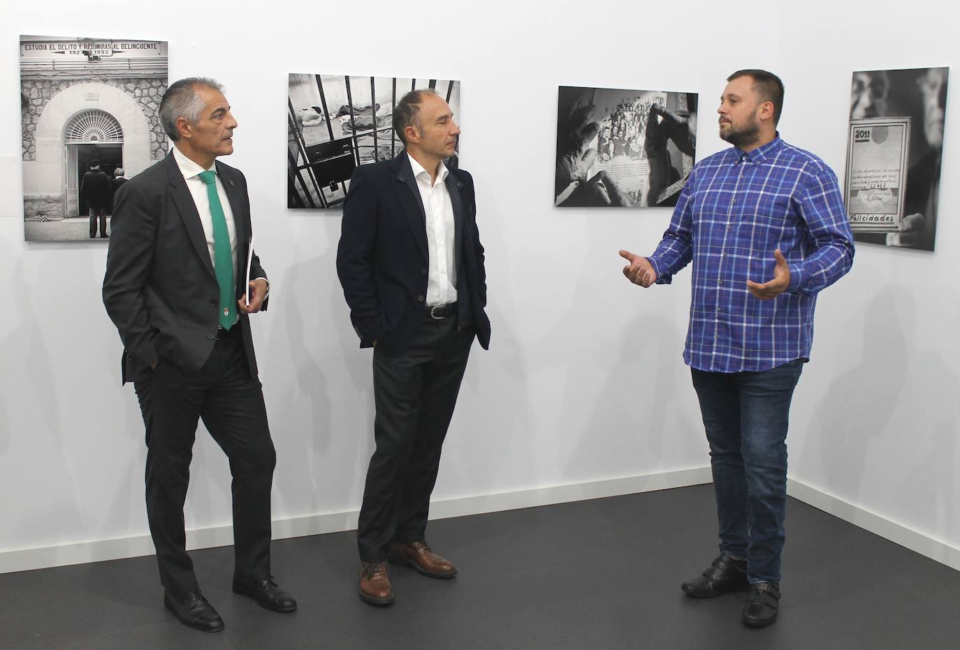 La exposición 'El eco de la conciencia: tras los pasos de Aquilino Gómez'