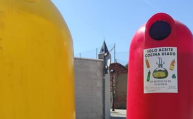 Contenedores para el aceite de cocina usado.