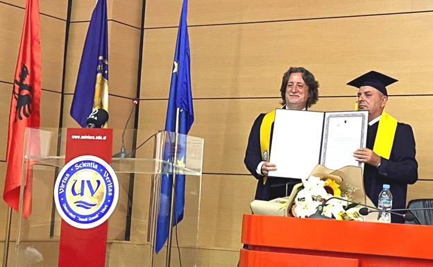 El catedrático de la Ule, Javier Vidal, durante el actu de su nombramiento Doctor Honoris Causa por la Universidad 'Ismail Qemali' de Vlorë.