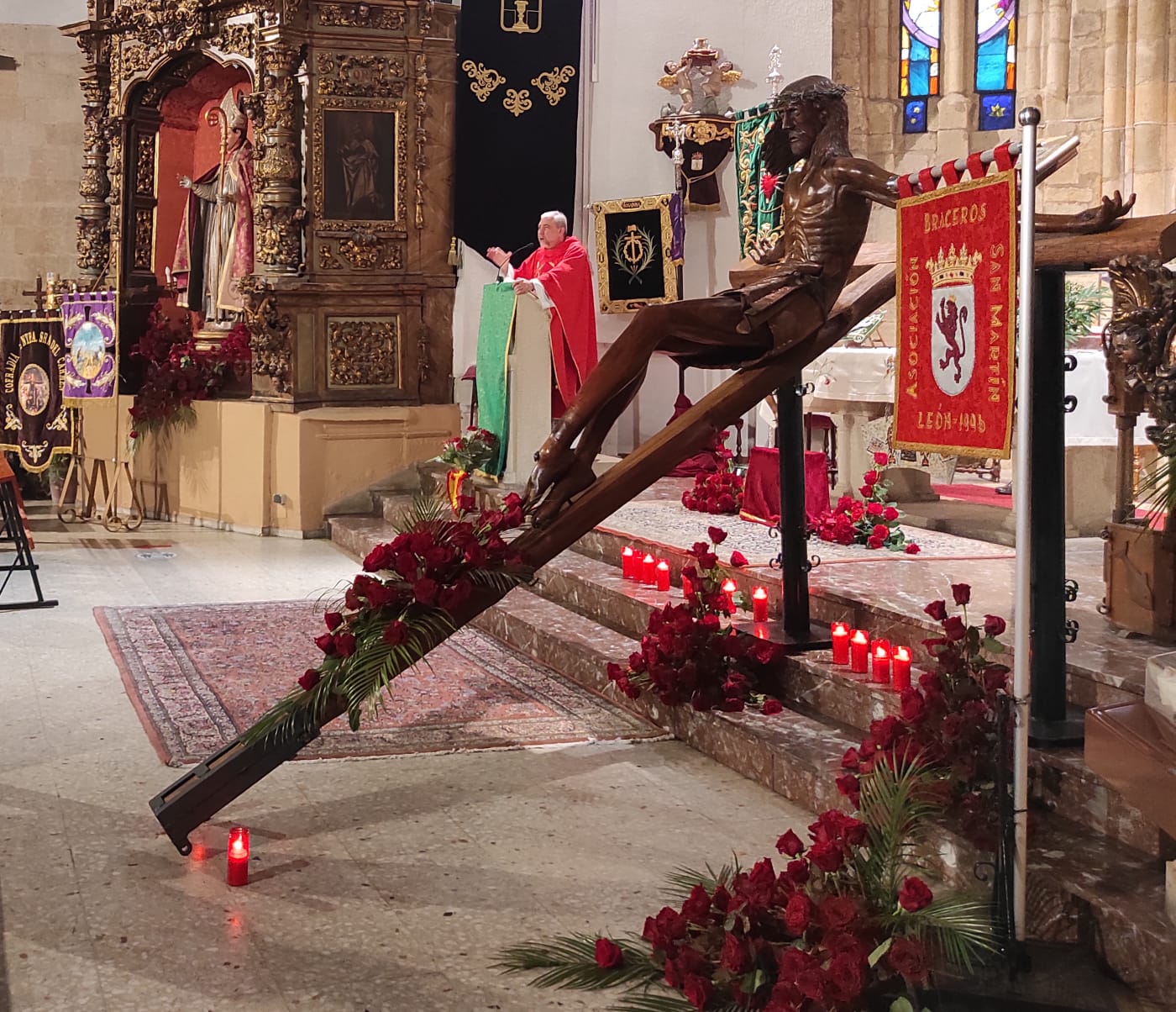 Exaltación de la Santa Cruz en la parroquia de San Martín.