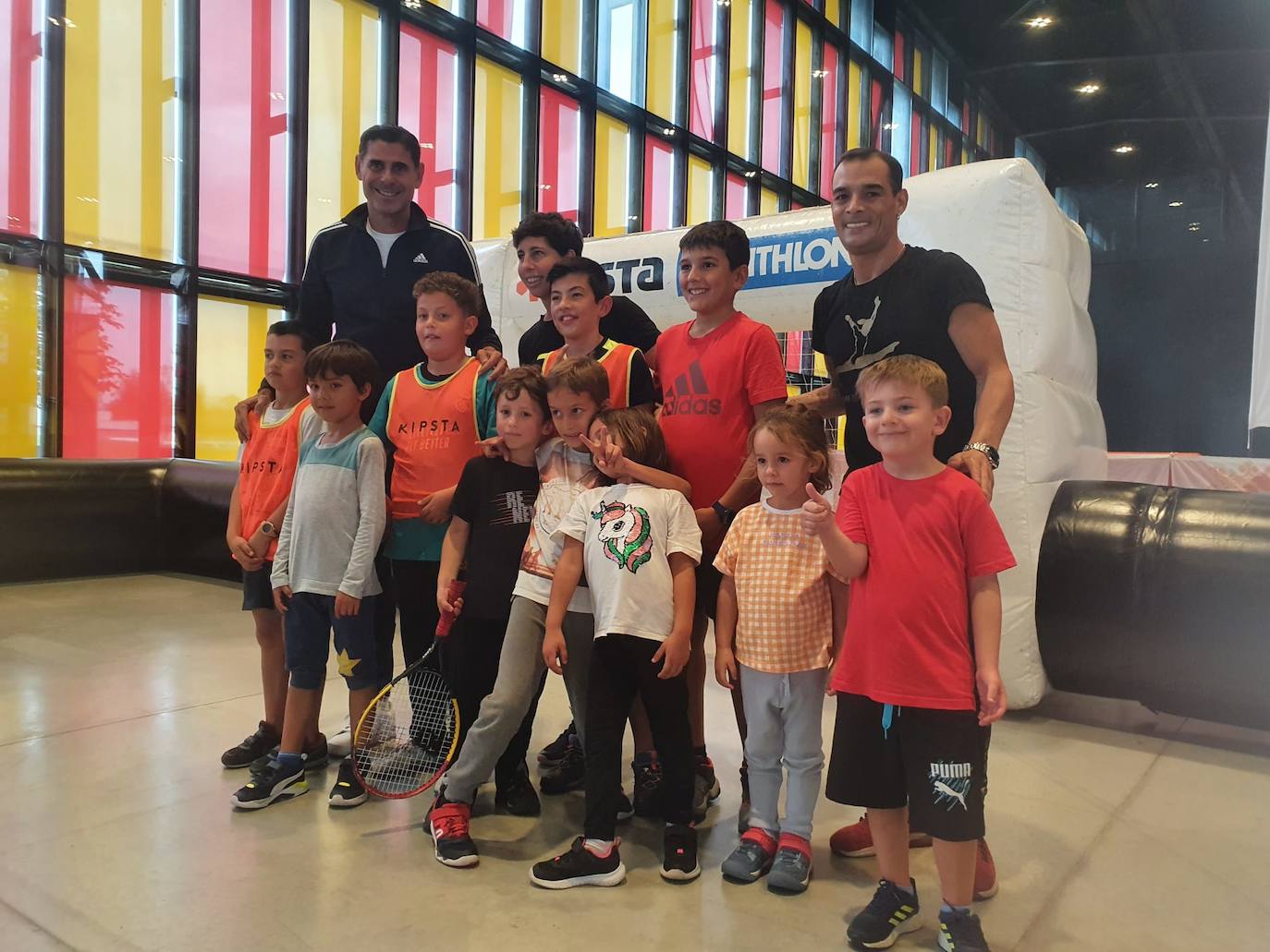 Los protagonistas de la primera jornada del Fid disfrutando de las actividades con los niño.