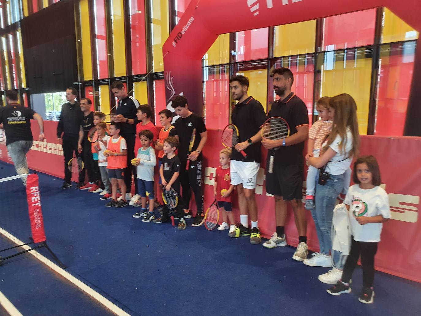 Los protagonistas de la primera jornada del Fid disfrutando de las actividades con los niño.