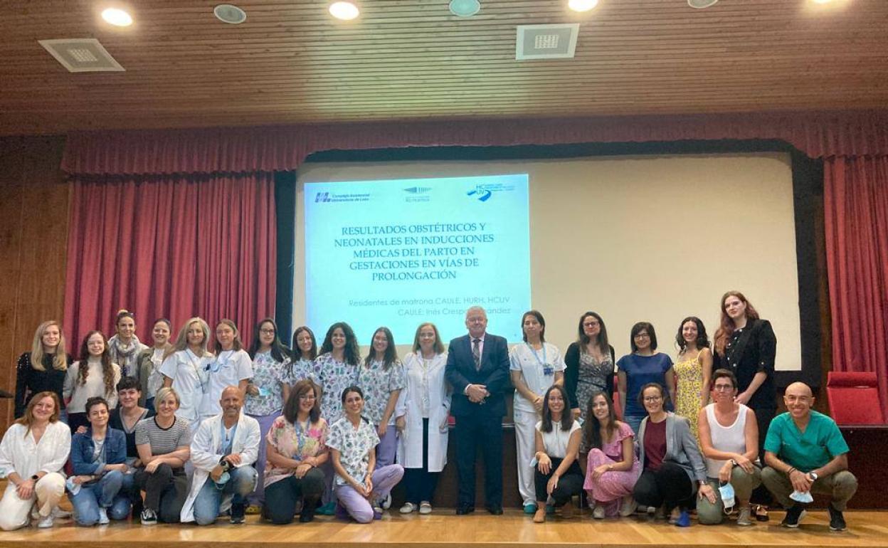 El acto de despedida de nueve EIR del Hospital de León que finalizan su estancia.