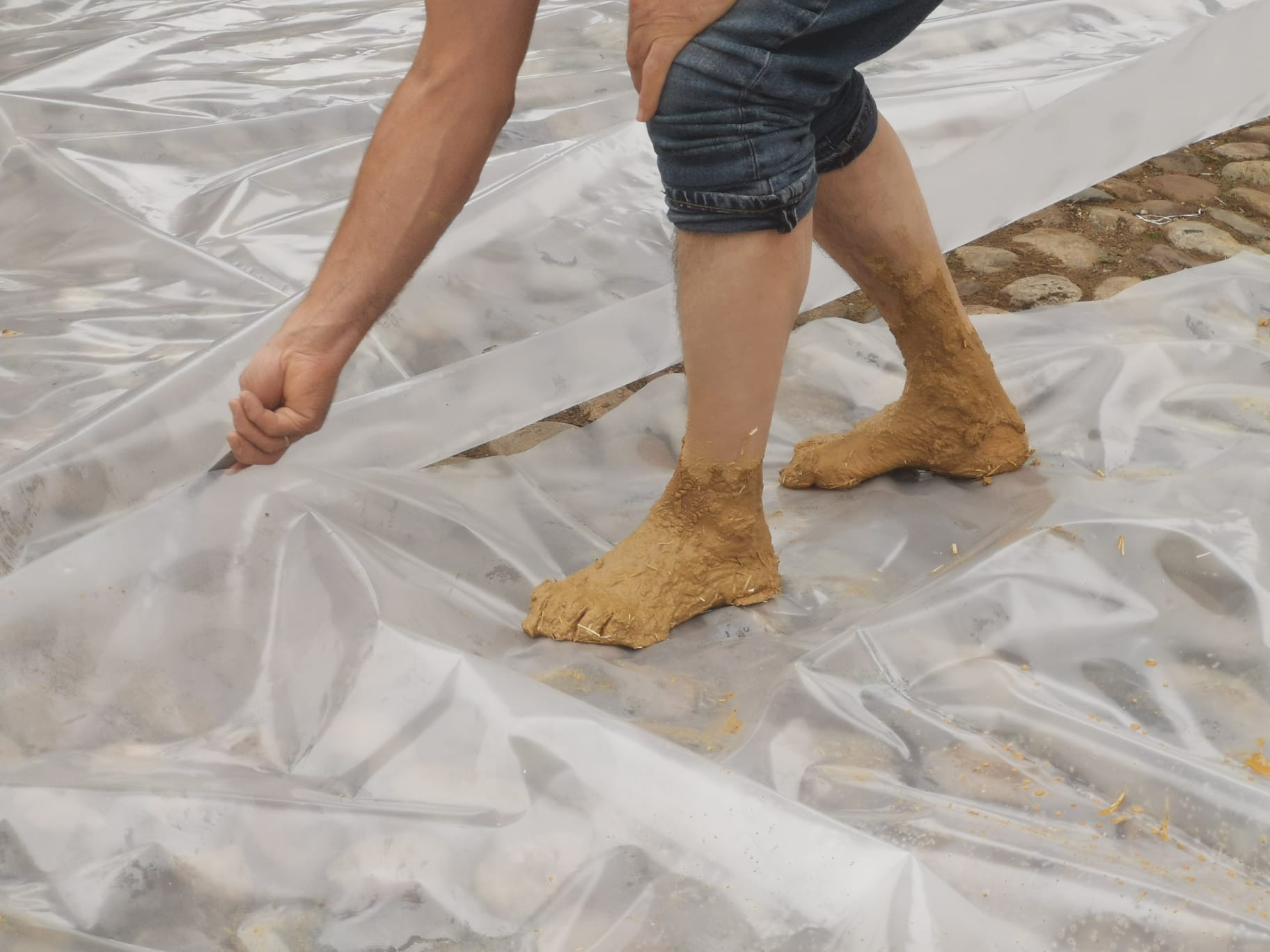 León ha vuelto a revivir La Melonera, después de dos años de pandemia, la Plaza del Grano se ha vuelto a vestir con paño y pañuelos de mil colores para hacer un homenaje a la tradición y recuperar la tradición de la ceiba