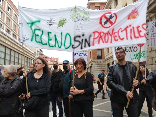 Fotos: El Teleno se alza contra el campo de tiro