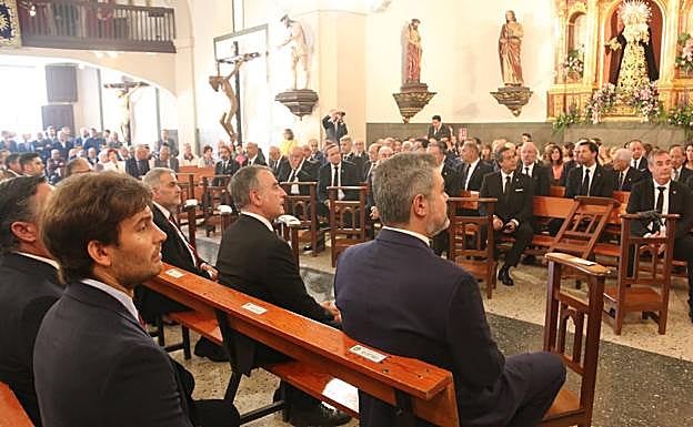 Galería. Asistencia numerosa de fieles al acto en Santa Nonia.
