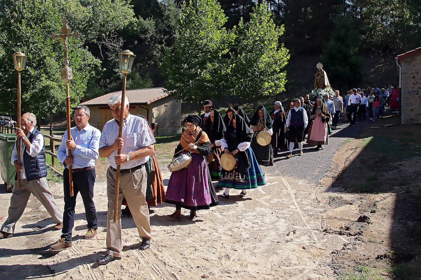 Fotos: Visita a la ermita de Nuestra Señora de Manzaneda en Manzaneda de Torío